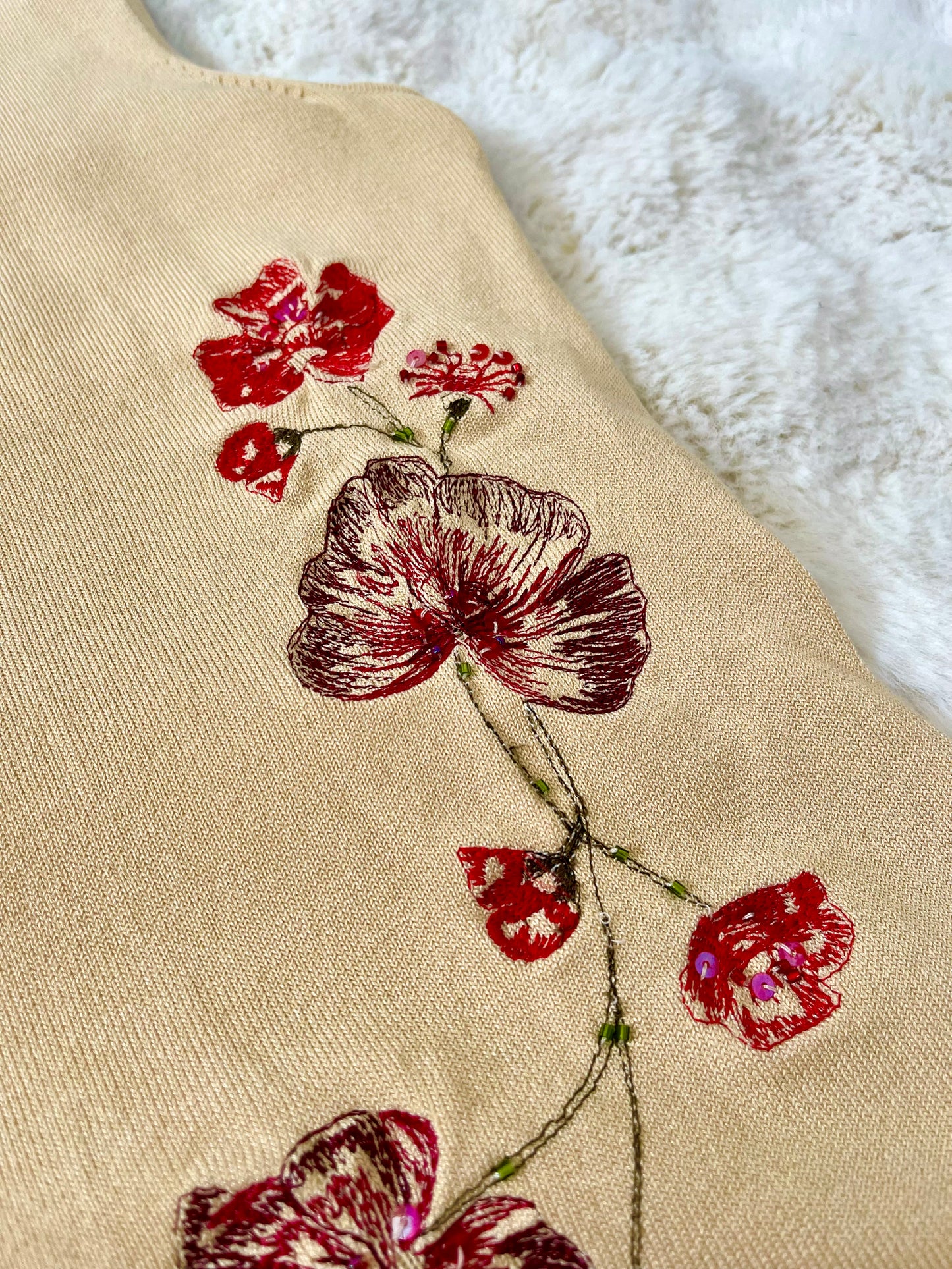 Vintage 90s Sleeveless Knit Top with Embroidered Red Flowers