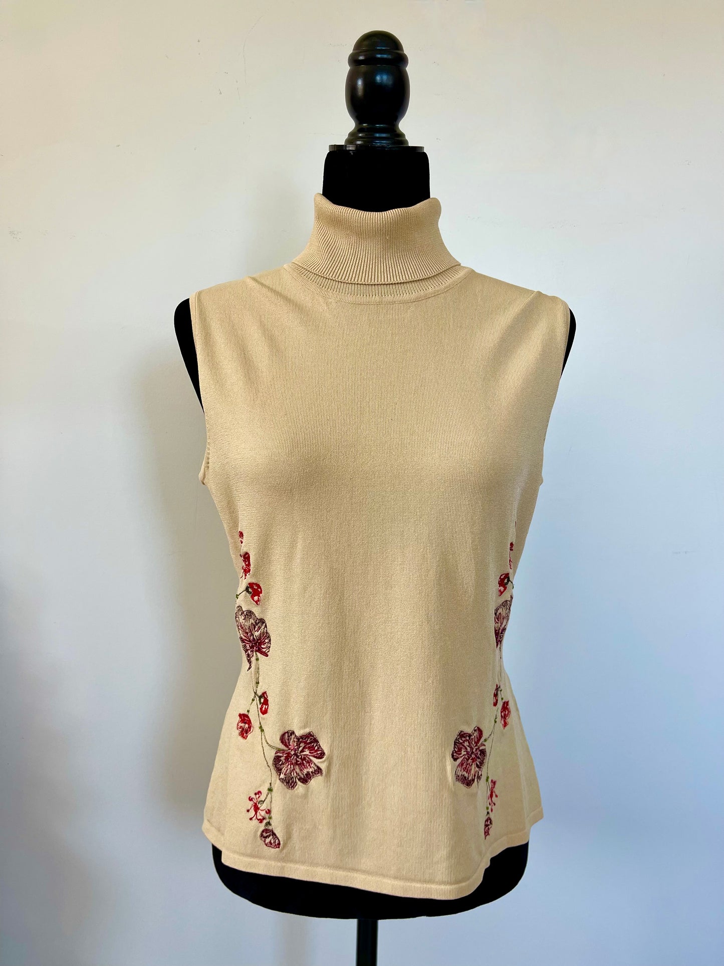 Vintage 90s Sleeveless Knit Top with Embroidered Red Flowers