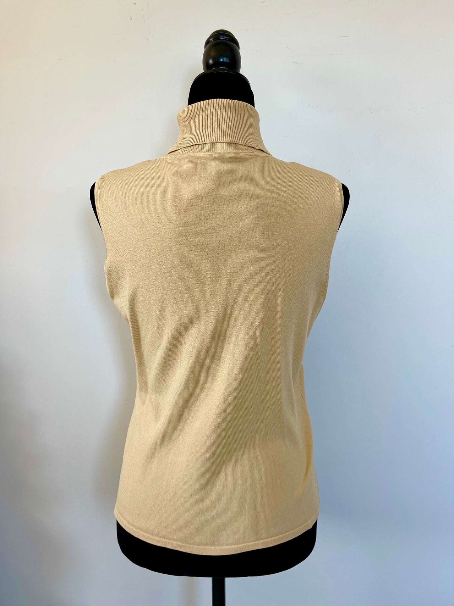 Vintage 90s Sleeveless Knit Top with Embroidered Red Flowers