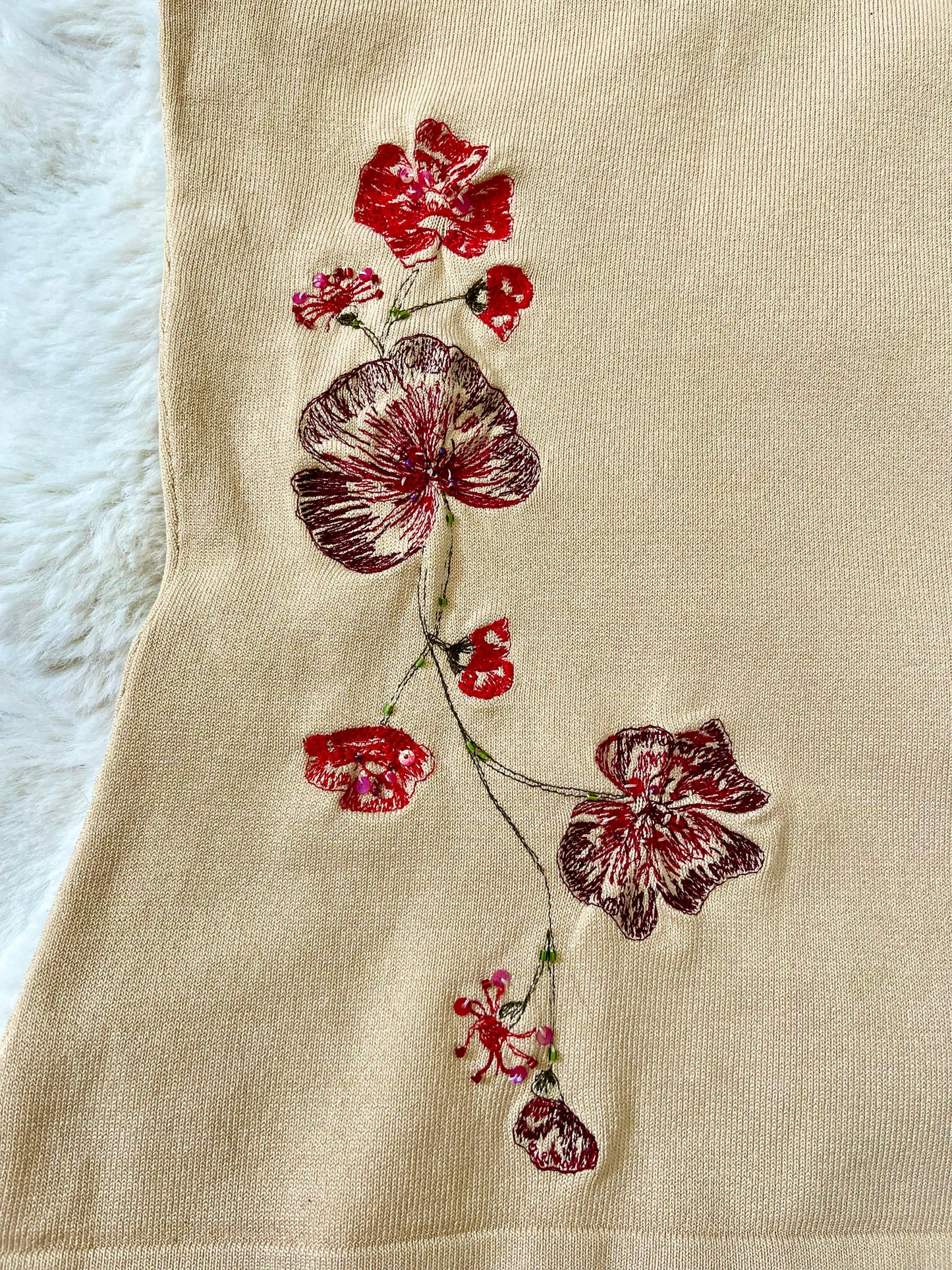 Vintage 90s Sleeveless Knit Top with Embroidered Red Flowers
