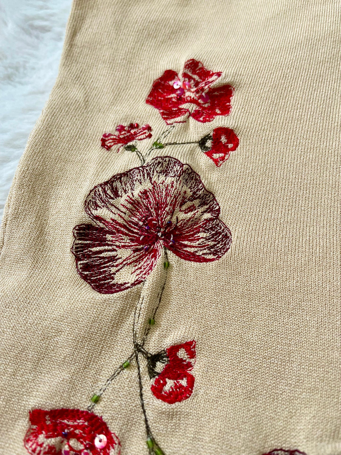 Vintage 90s Sleeveless Knit Top with Embroidered Red Flowers