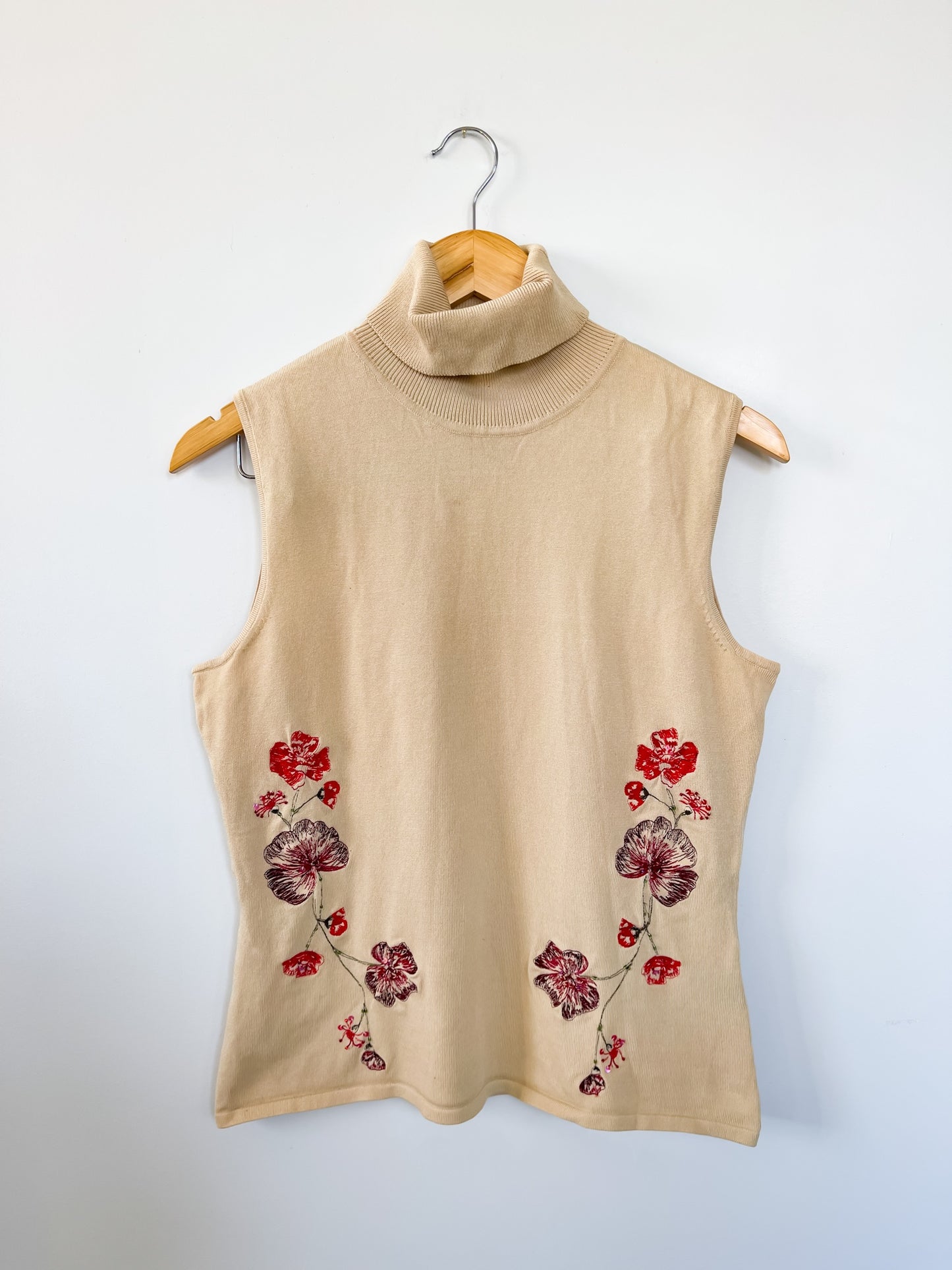 Vintage 90s Sleeveless Knit Top with Embroidered Red Flowers
